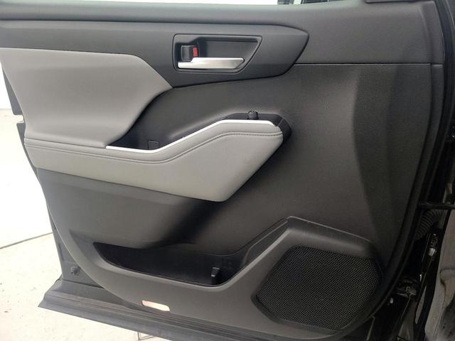 Photo of 2023 Black Toyota Highlander
