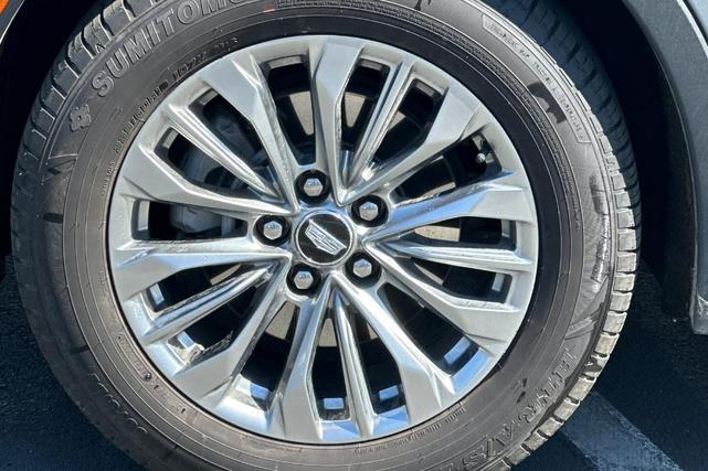 Photo of 2024 Silver Metallic Cadillac XT4