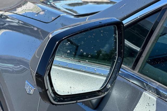 Photo of 2024 Silver Metallic Cadillac XT4