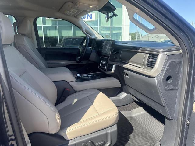 Photo of 2023 Stone Blue Metallic Ford Expedition
