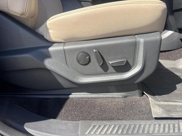 Photo of 2023 Stone Blue Metallic Ford Expedition