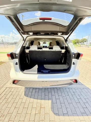 Photo of 2021 Blizzard Pearl Toyota Highlander