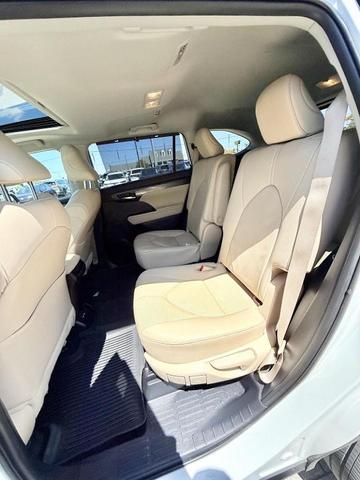 Photo of 2021 Blizzard Pearl Toyota Highlander