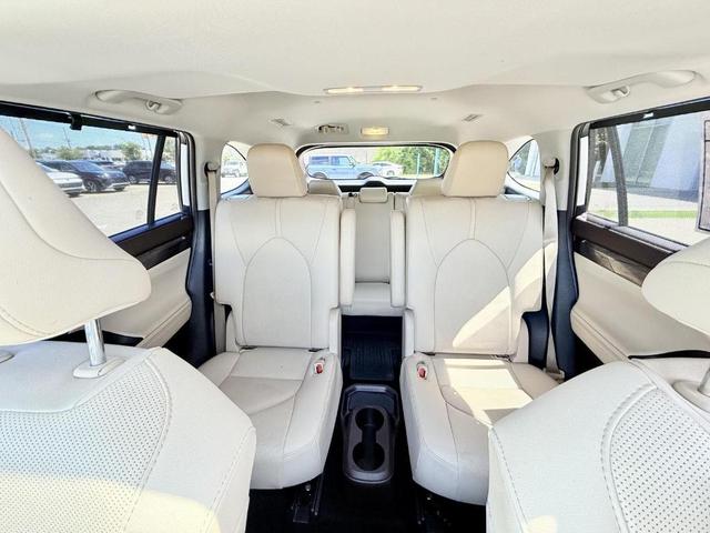 Photo of 2021 Blizzard Pearl Toyota Highlander