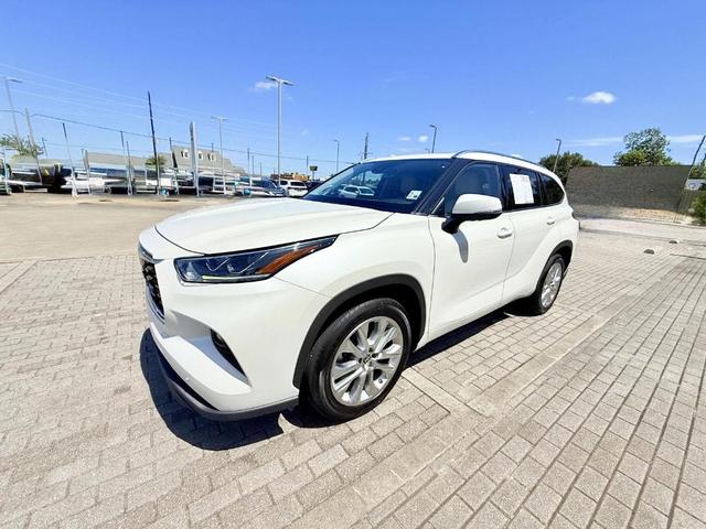 Photo of 2021 Blizzard Pearl Toyota Highlander
