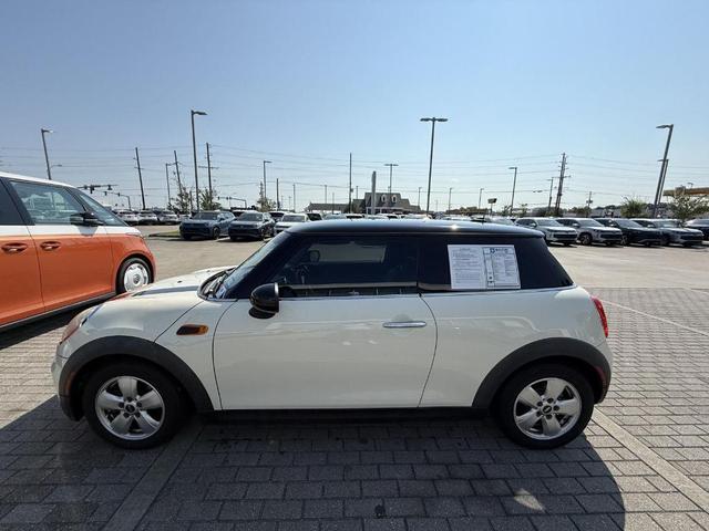 Photo of 2015 White Silver Metallic MINI Hardtop