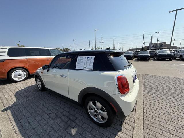Photo of 2015 White Silver Metallic MINI Hardtop