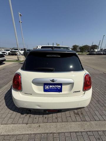 Photo of 2015 White Silver Metallic MINI Hardtop