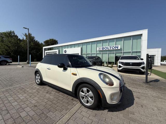 Photo of 2015 White Silver Metallic MINI Hardtop