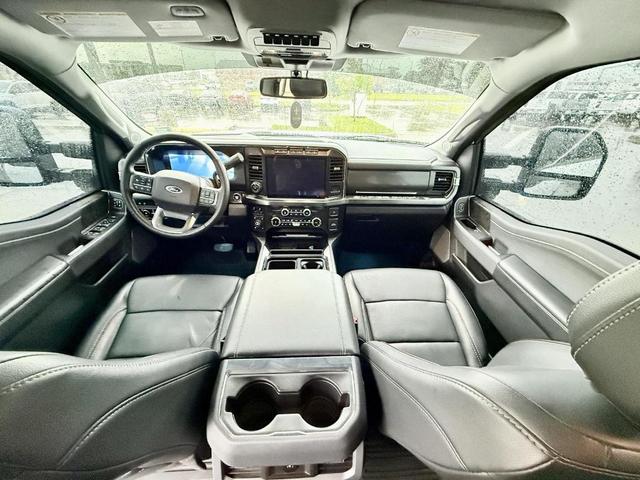 Photo of 2024 Oxford White Ford F-250