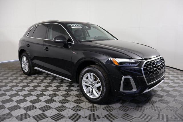 Photo of 2023 Mythos Black Metallic Audi Q5