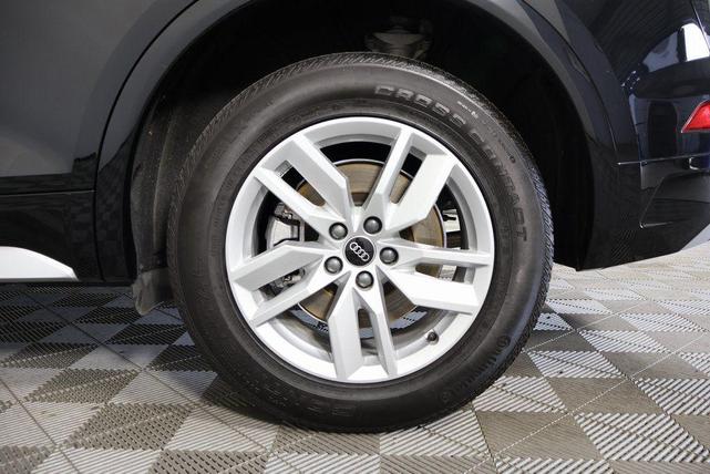 Photo of 2023 Mythos Black Metallic Audi Q5