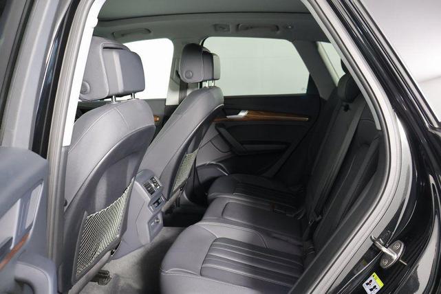 Photo of 2023 Mythos Black Metallic Audi Q5