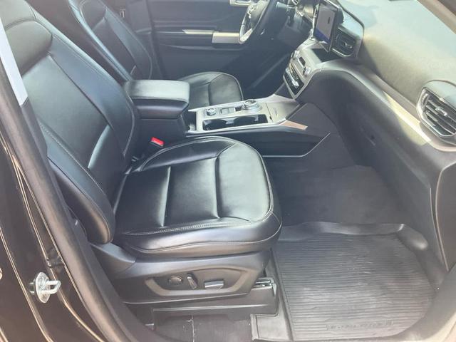 Photo of 2022 Agate Black Metallic Ford Explorer