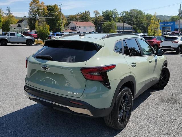 Photo of 2025 Green Chevrolet Trax