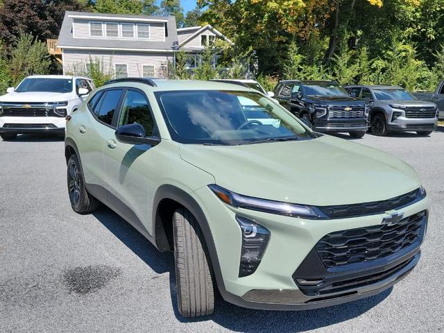 Photo of 2025 Green Chevrolet Trax