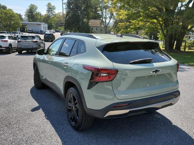 Photo of 2025 Green Chevrolet Trax