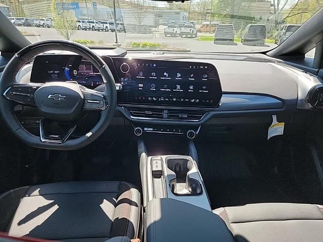 Photo of 2025 Iridescent Pearl Tricoat Chevrolet Equinox EV