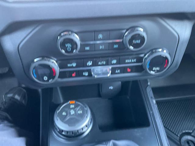 Photo of 2025 Shadow Black Ford Bronco