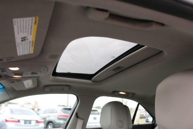 Photo of 2013 White Diamond Tricoat Cadillac ATS