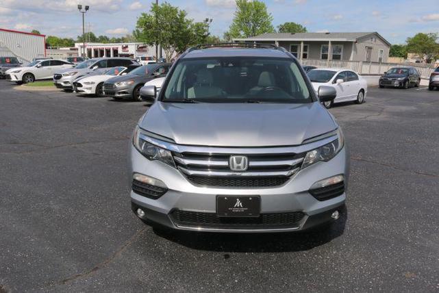 Photo of 2018 Lunar Silver Metallic Honda Pilot