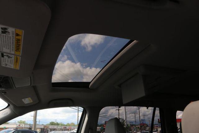 Photo of 2018 Lunar Silver Metallic Honda Pilot