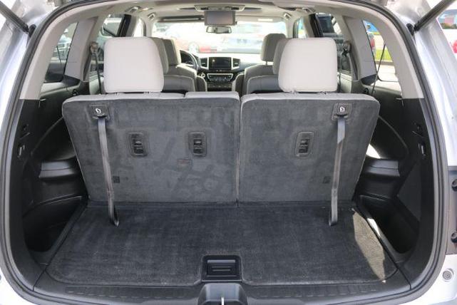 Photo of 2018 Lunar Silver Metallic Honda Pilot