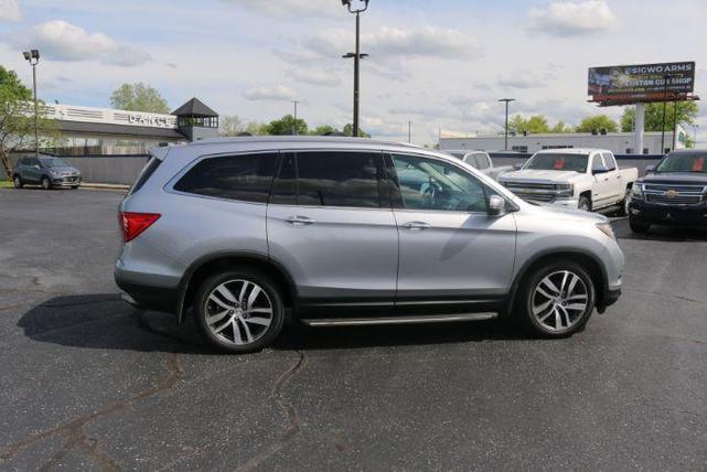 Photo of 2018 Lunar Silver Metallic Honda Pilot