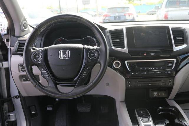 Photo of 2018 Lunar Silver Metallic Honda Pilot