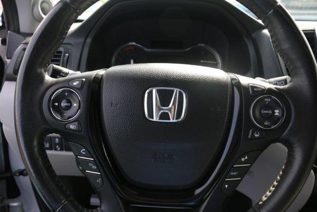 Photo of 2018 Lunar Silver Metallic Honda Pilot