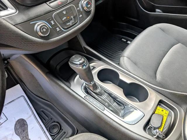 Photo of 2016 White Chevrolet Malibu