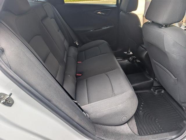 Photo of 2016 White Chevrolet Malibu