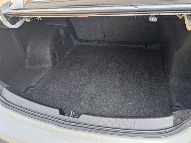 Photo of 2016 White Chevrolet Malibu