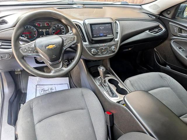 Photo of 2016 White Chevrolet Malibu