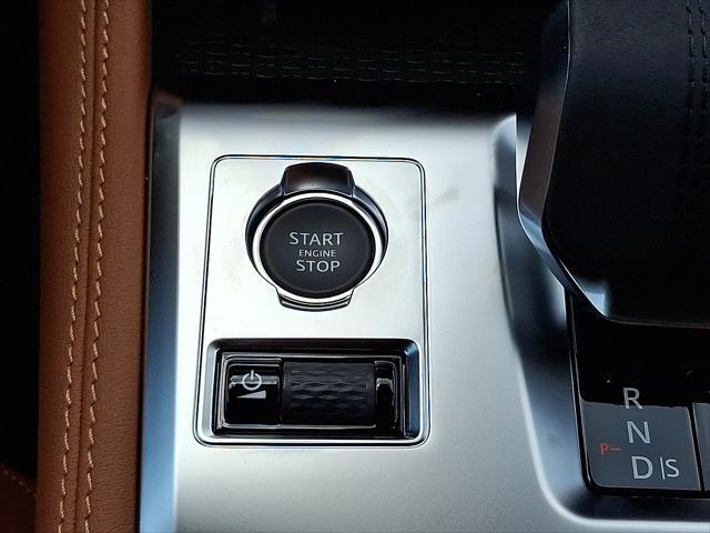 Photo of 2026 Fuji White Jaguar F-PACE