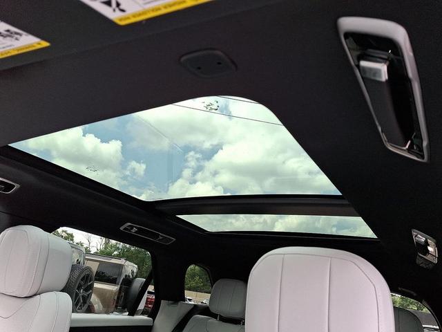Photo of 2025 Fuji White Land Rover Range Rover Sport
