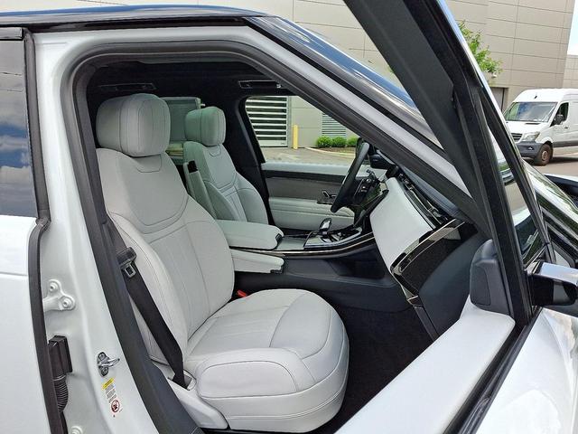 Photo of 2025 Fuji White Land Rover Range Rover Sport