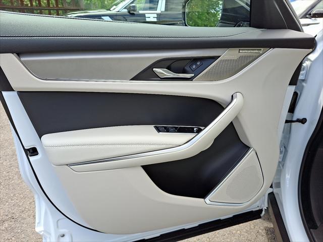 Photo of 2026 Fuji White Jaguar F-PACE