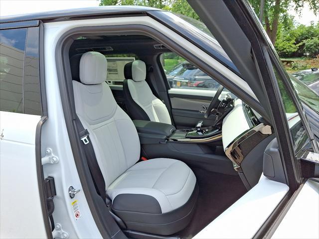 Photo of 2025 Fuji White Land Rover Range Rover Sport