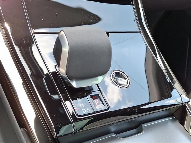 Photo of 2025 Fuji White Land Rover Range Rover Sport