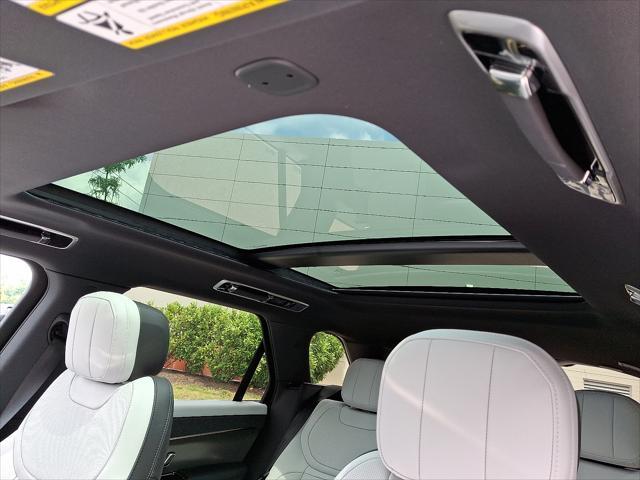 Photo of 2025 Fuji White Land Rover Range Rover Sport