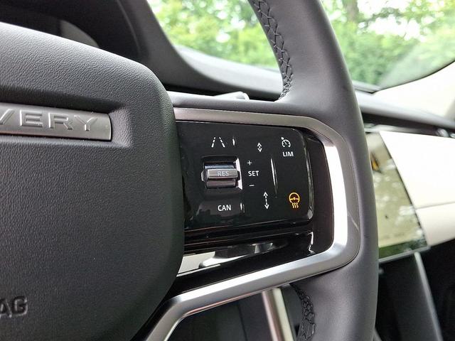 Photo of 2024 Santoriniblack Land Rover Discovery Sport