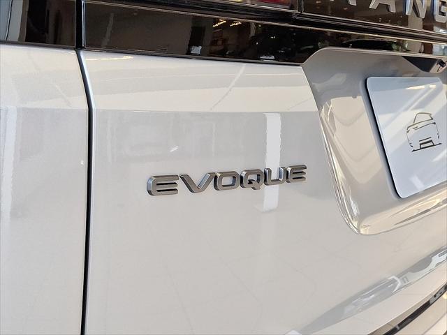 Photo of 2026 Seoul Pearl Silver Metallic Land Rover Range Rover Evoque