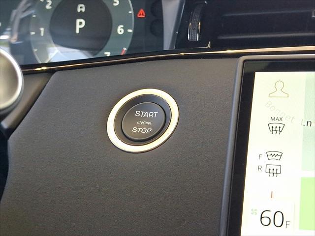 Photo of 2026 Seoul Pearl Silver Metallic Land Rover Range Rover Evoque