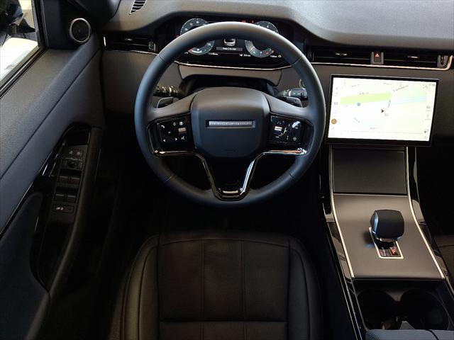 Photo of 2026 Seoul Pearl Silver Metallic Land Rover Range Rover Evoque