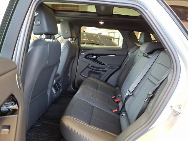 Photo of 2026 Seoul Pearl Silver Metallic Land Rover Range Rover Evoque