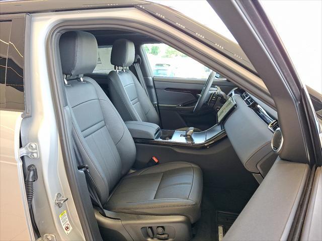 Photo of 2026 Seoul Pearl Silver Metallic Land Rover Range Rover Evoque