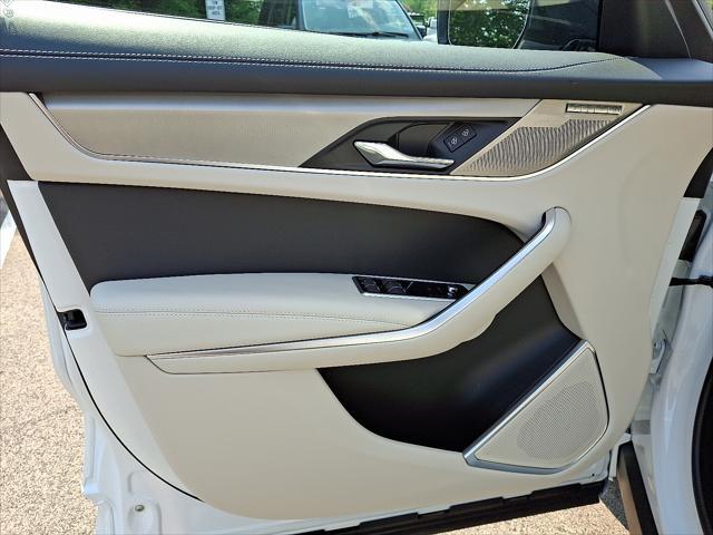 Photo of 2026 Fuji White Jaguar F-PACE