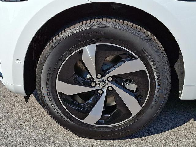 Photo of 2026 Fuji White Jaguar F-PACE