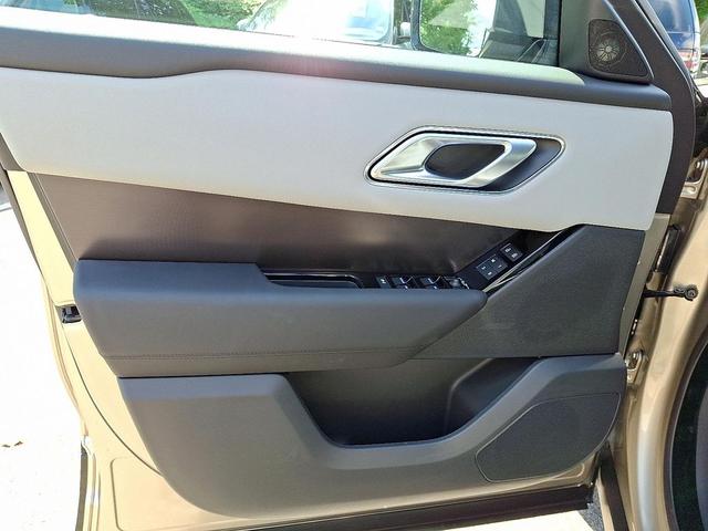 Photo of 2026 Batumi Gold Premium Metallic Land Rover Range Rover Velar